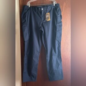 Carhartt Rugged Professional Series Woman’s Loose Fit Size 18 W Tall, Navy Blue